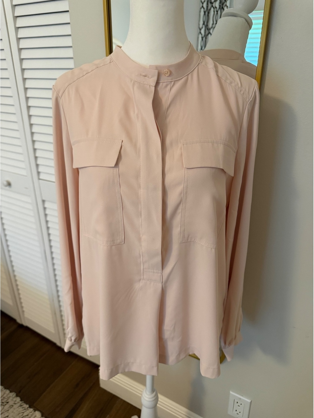 Dusky pink White House Black Market blouse XS